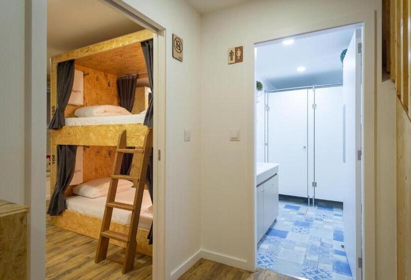 تختخواب در اتاق مشترک, Hostel Bulwark