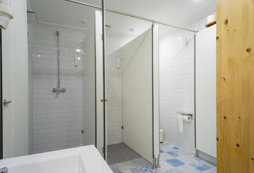 تختخواب در اتاق مشترک, Hostel Bulwark