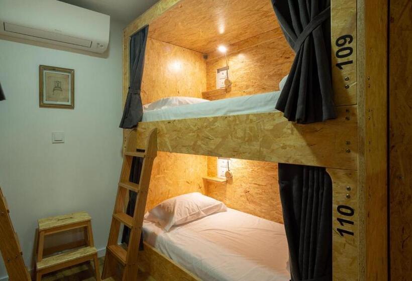 تختخواب در اتاق مشترک, Hostel Bulwark