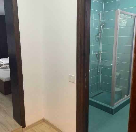 Четырехместный Номер Deluxe, Vila Regal Mamaia