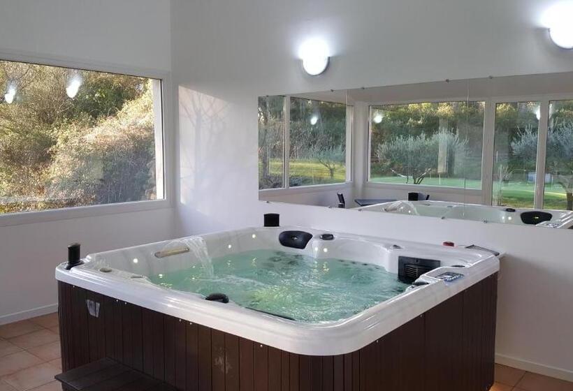 Семейный Номер, La Maison Du Castellet