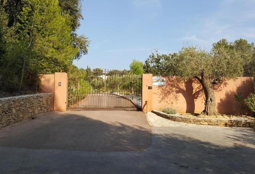 Номер Стандарт Вид на Бассейн, La Maison Du Castellet