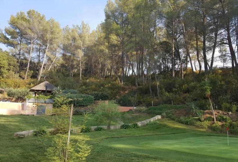 Номер Стандарт Вид на Сад, La Maison Du Castellet