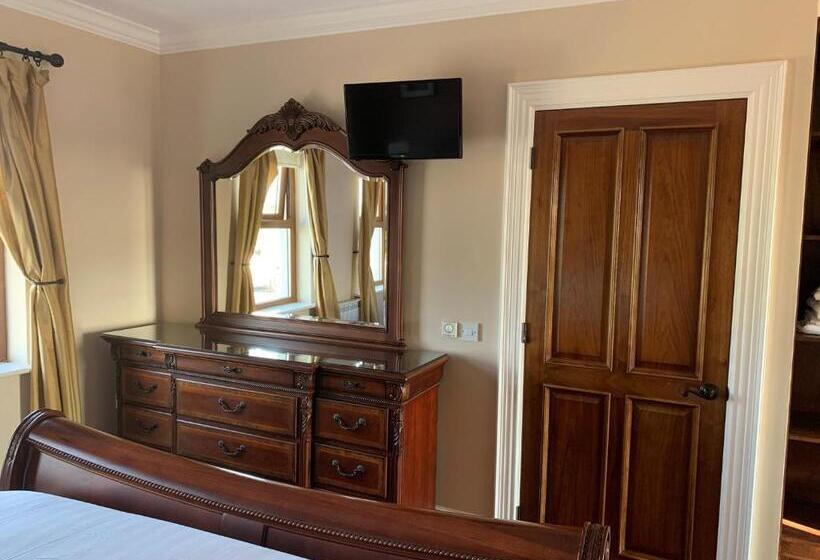 اتاق لوکس سه تخته, Wild Atlantic Breeze Guesthouse