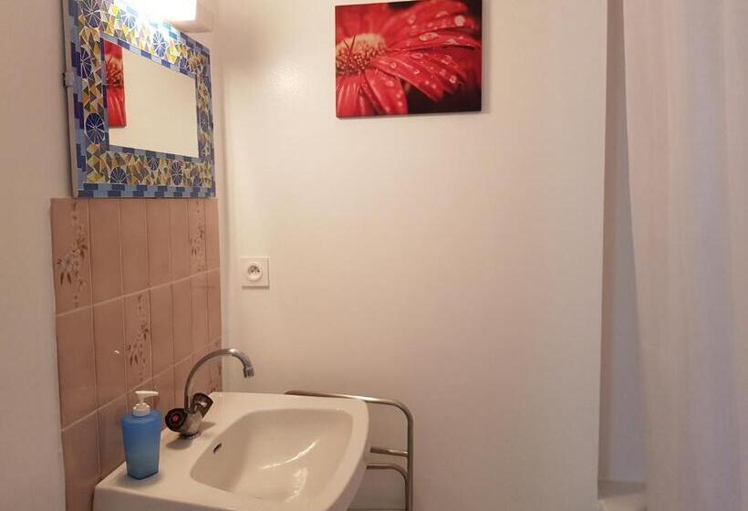 Семейный Номер, Acacias Hôtel Motel