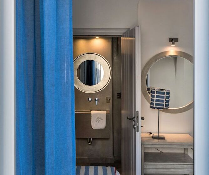 Кровать в Общей Комнате, Blue Dolphins Apartments