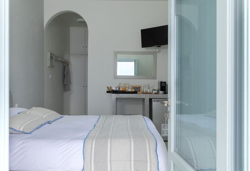Кровать в Общей Комнате, Blue Dolphins Apartments
