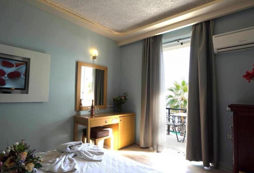 اتاق استاندارد با چشم‌انداز دریا, Crystal Beach