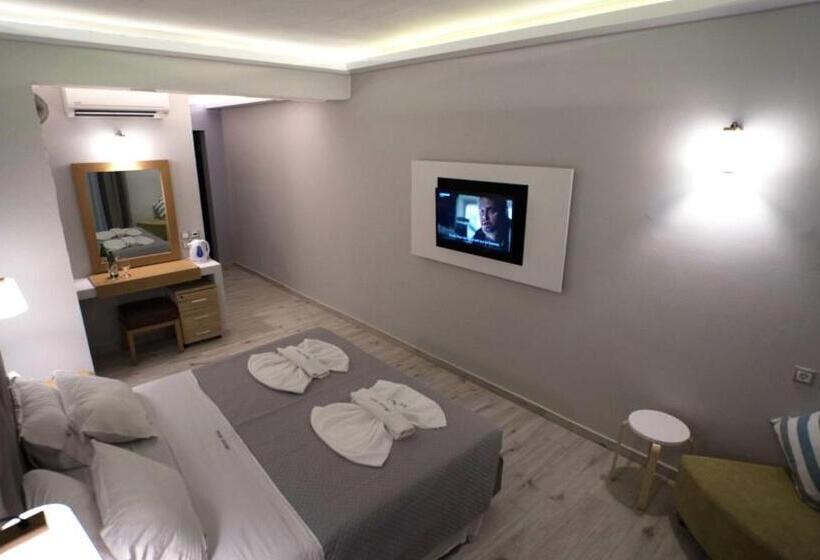 اتاق لوکس با چشم‌انداز دریا, Crystal Beach