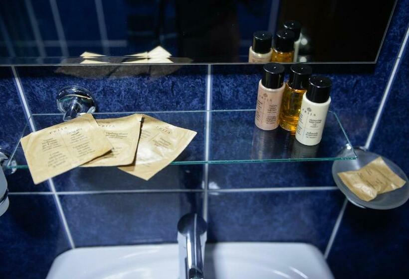 اتاق لوکس, Aura Boutique
