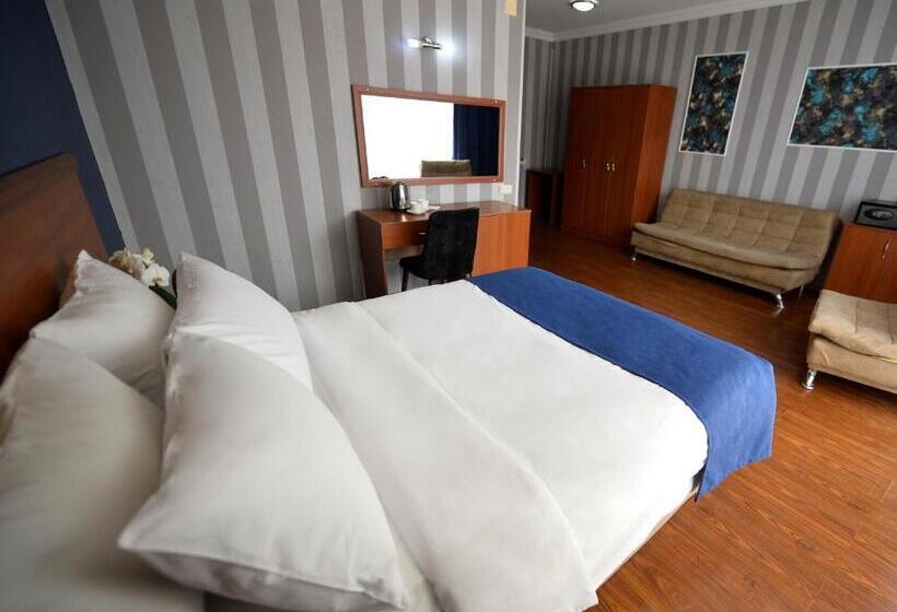 اتاق لوکس, Aura Boutique