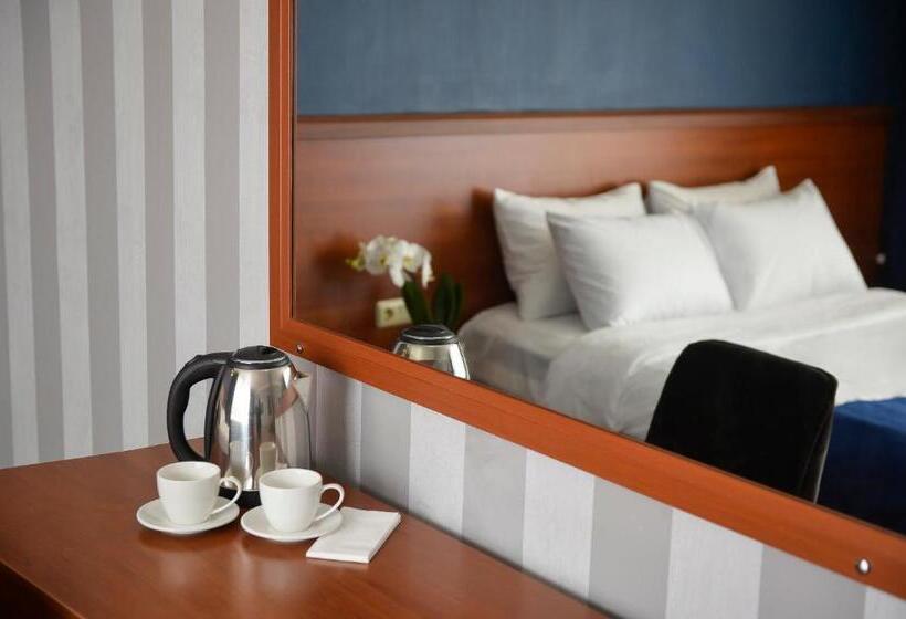 اتاق لوکس, Aura Boutique