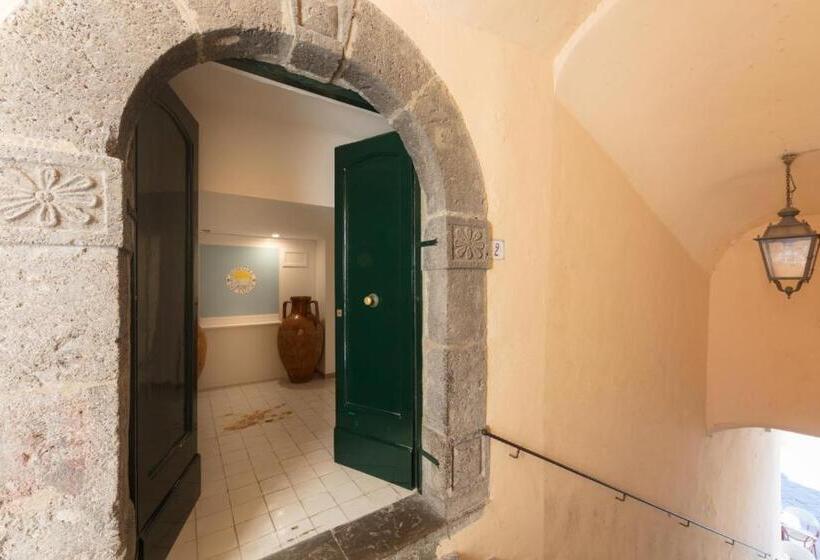 Quarto Estandar, Dimore De Luca