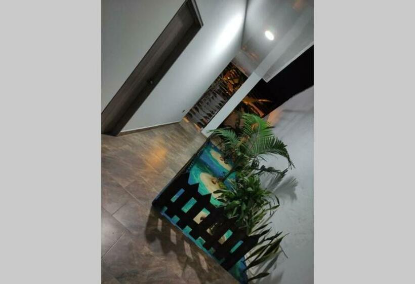 اتاق لوکس, Quinta Shaddai Melgar