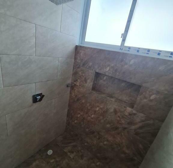 اتاق لوکس با بالکن, Quinta Shaddai Melgar