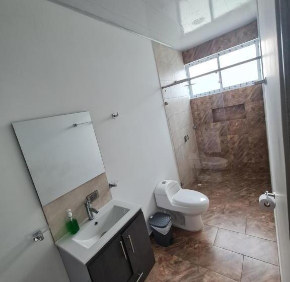 اتاق پریمیوم چهارنفره, Quinta Shaddai Melgar