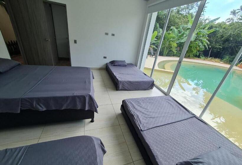 اتاق پریمیوم چهارنفره, Quinta Shaddai Melgar