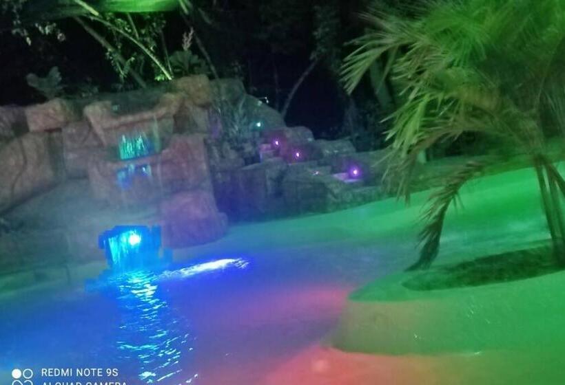 اتاق پریمیوم چهارنفره, Quinta Shaddai Melgar