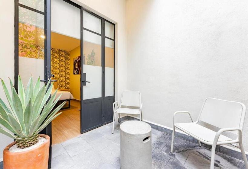 Quarto Estandar com Terraço, Casa Danubio Reforma By Vh