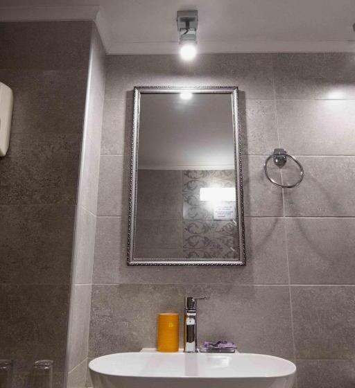 Quarto Economy, Arocaria Apartments