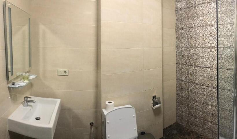 سوئیت خانواده 2 خوابه, Nonstop