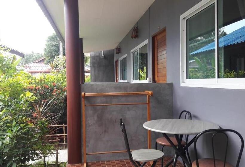 带大床的标准间, Maehaad Garden Inn