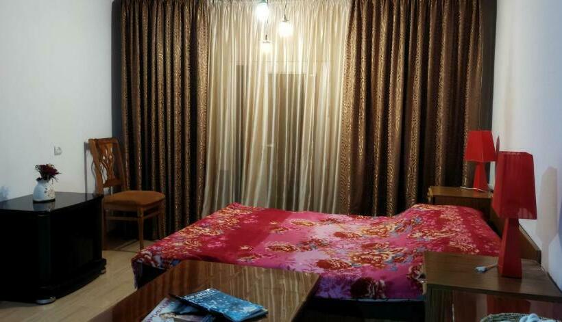 اتاق استاندارد سه نفره, Asine Yerevan