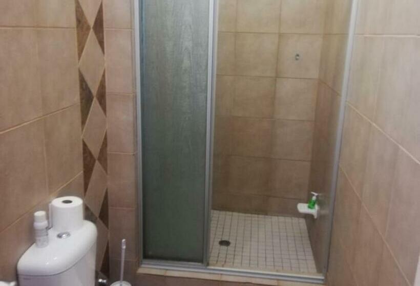 Семейный Номер, Travellers Joy Guest House