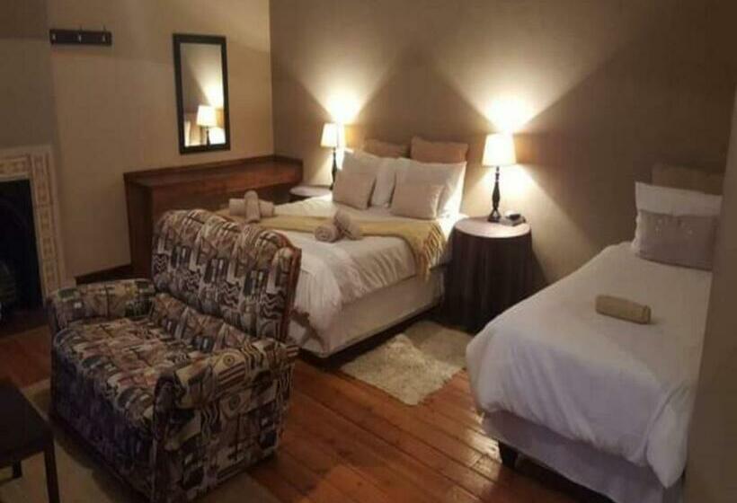 Семейный Номер, Travellers Joy Guest House