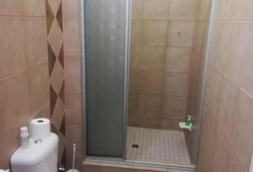 Четырехместный Номер Стандарт, Travellers Joy Guest House