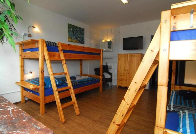 四人标准间, Monteurwohnung Krings Ferienwohnung Am Steinbüchel 1