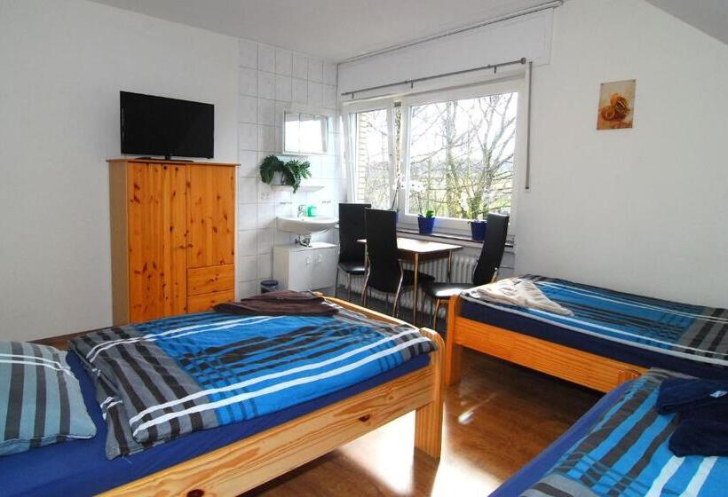 标准三人间, Monteurwohnung Krings Ferienwohnung Am Steinbüchel 1