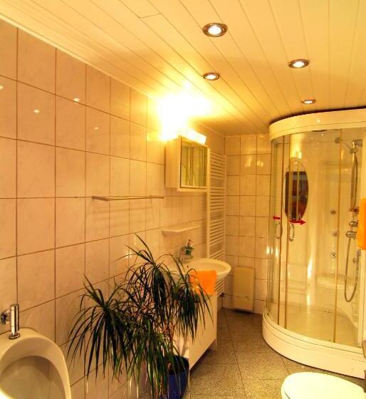 标准三人间, Monteurwohnung Krings Ferienwohnung Am Steinbüchel 1