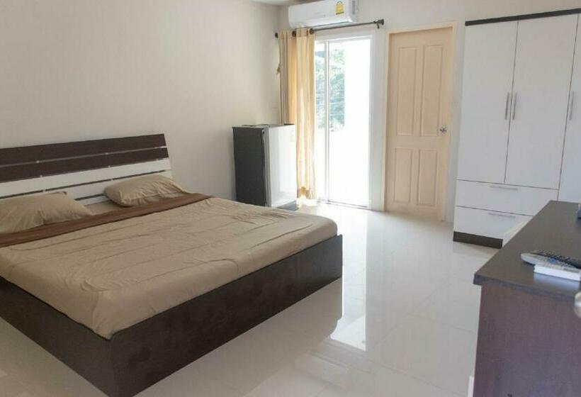 اتاق لوکس, Suree Place Hostel