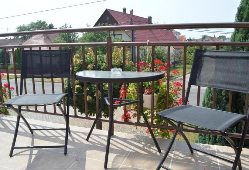 سوییت خانوادگی, Aqua Oazis Apartman
