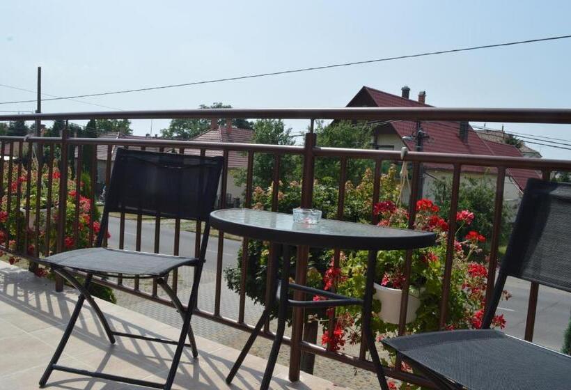سوییت خانوادگی, Aqua Oazis Apartman