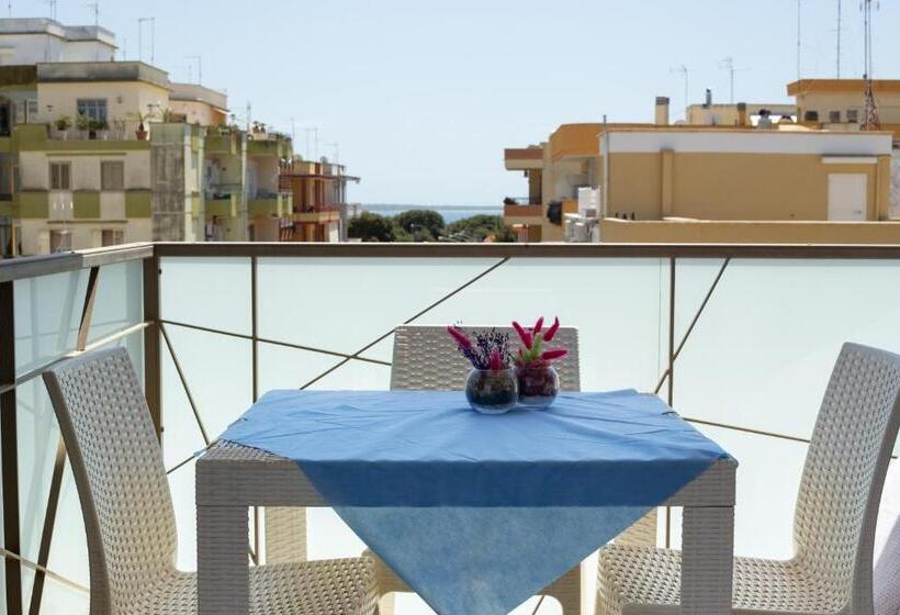 اتاق استاندارد چهارنفره با بالکن, Sterlizia Rooms