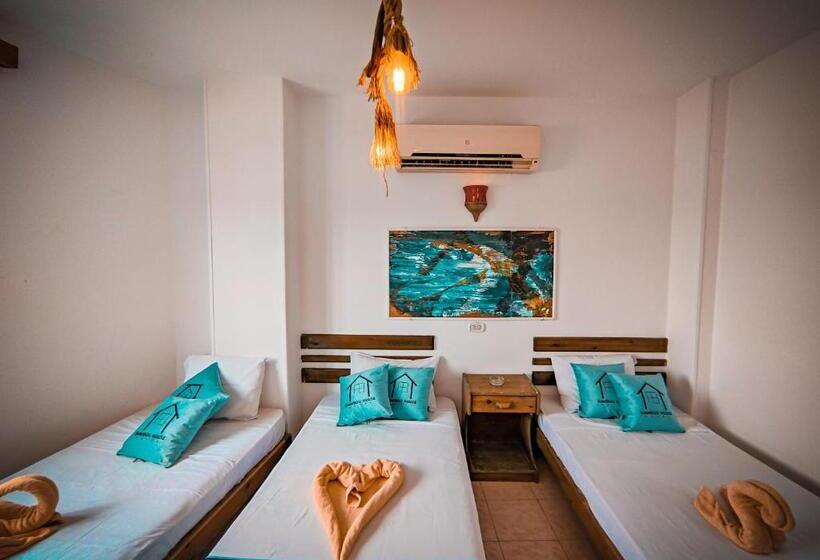 바다 전망 디럭스 3인룸, Bamboo House Hotel Dahab