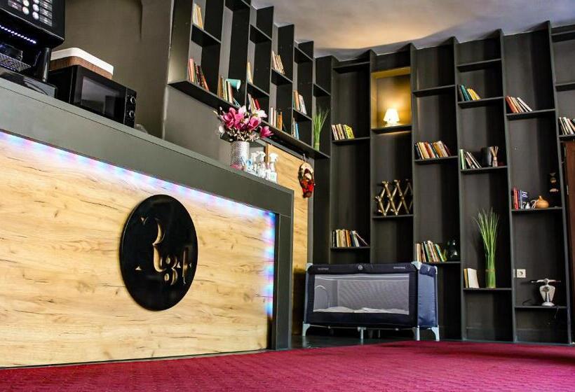 استودیو استاندارد با بالکن, R34 Boutique Guest House
