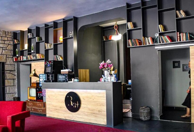استودیو استاندارد با بالکن, R34 Boutique Guest House