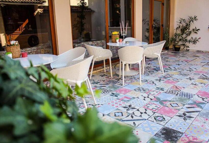استودیوی لوکس, R34 Boutique Guest House