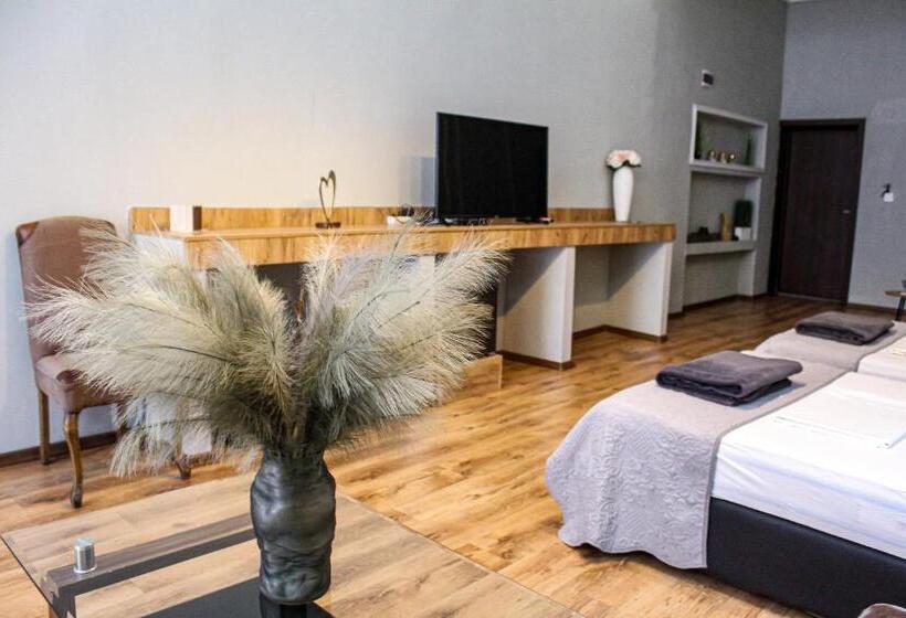 استودیو استاندارد با بالکن, R34 Boutique Guest House