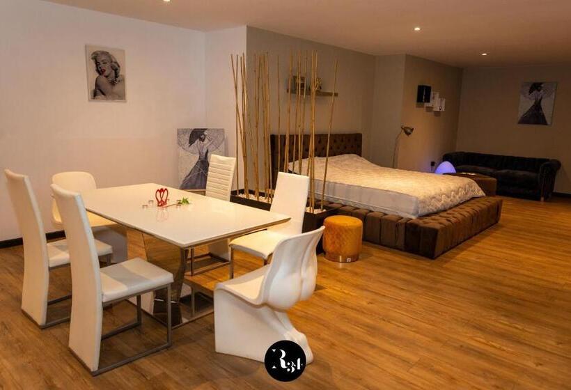 استودیوی سوپریور, R34 Boutique Guest House
