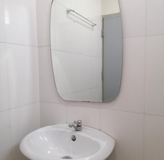 اتاق لوکس خانوادگی, ศรีกรุงดีลักซ์โฮเตล