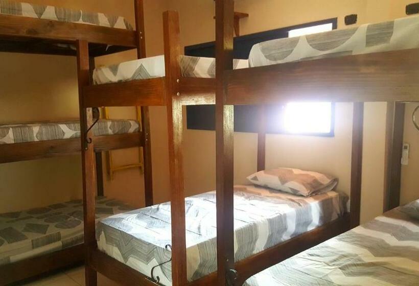 מיטה בחדר משותף, La Estacion Hostel   Pipa