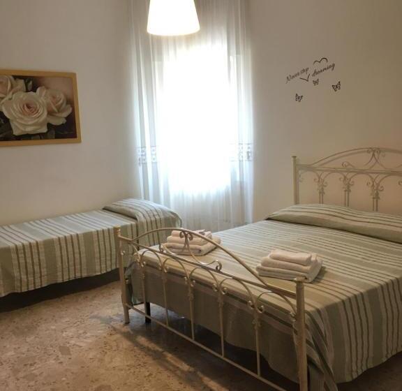 اتاق استاندارد سه نفره, B&b Al Campanile