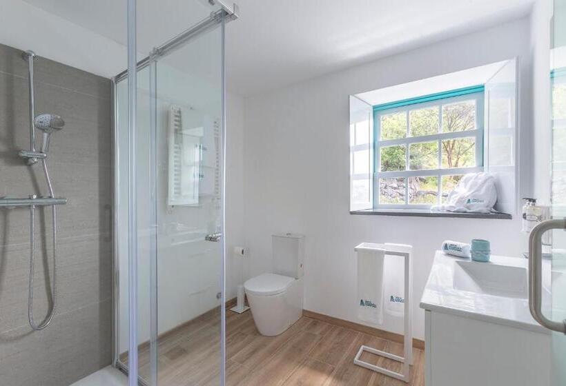 اتاق لوکس با تخت بزرگ, Abrigo Da Cascata   Casas De Campo   São Jorge