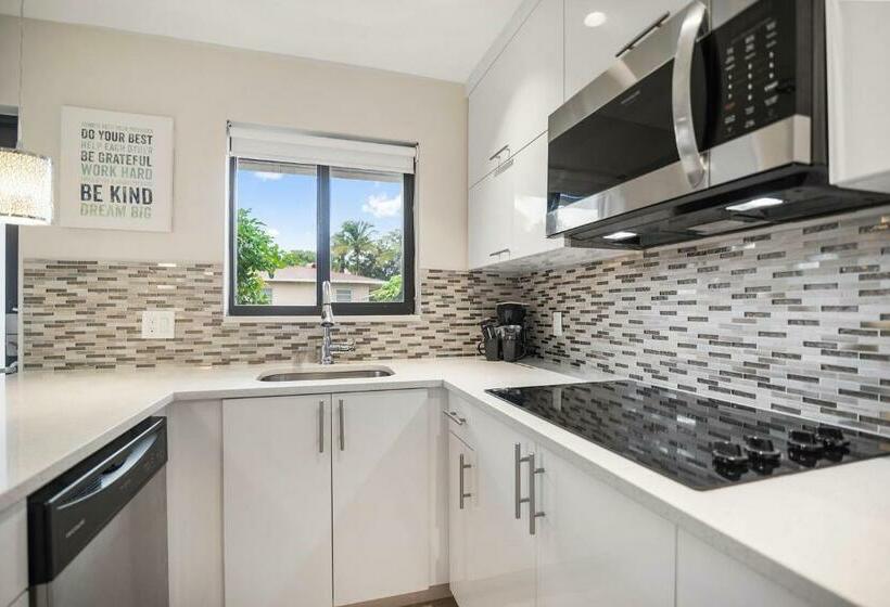 آپارتمان 1 خوابه, Alani Bay Condos