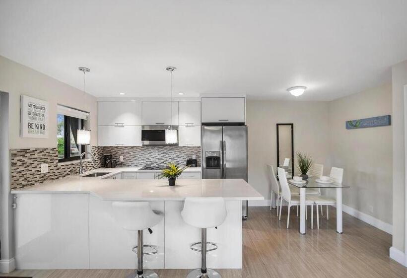 آپارتمان لوکس 1 خوابه, Alani Bay Condos