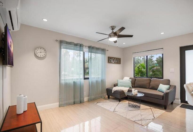 آپارتمان لوکس 1 خوابه, Alani Bay Condos